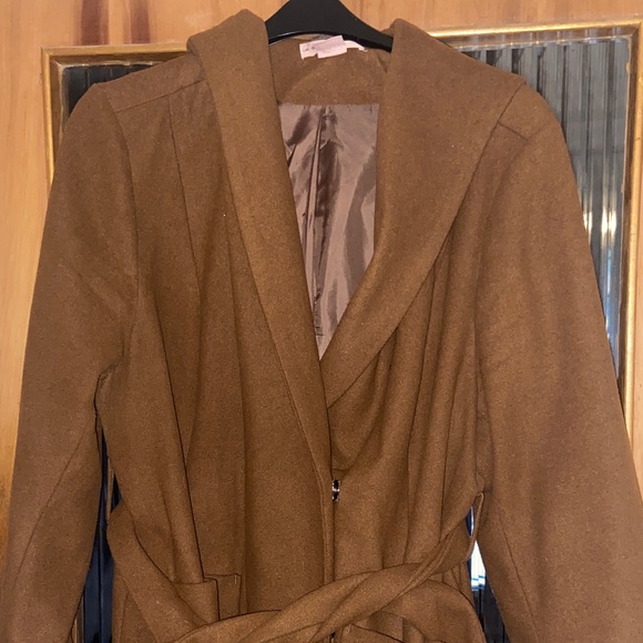 Classic Brown Trench Coat for Women - Picture 2 of 3